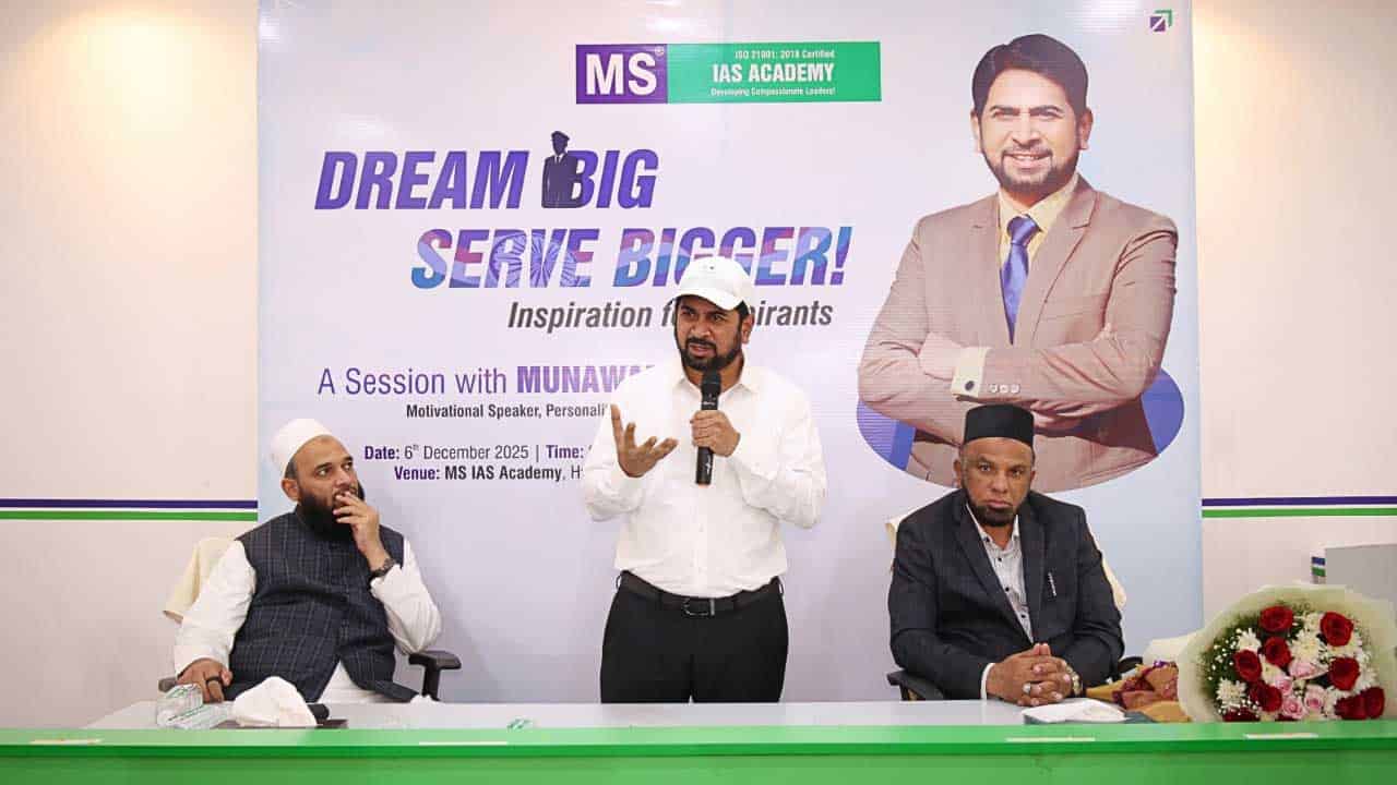 Motivational Speaker Munawar Zama delivering a speech at MS IAS Academy